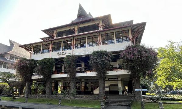 Labtek VIII ITB, STEI