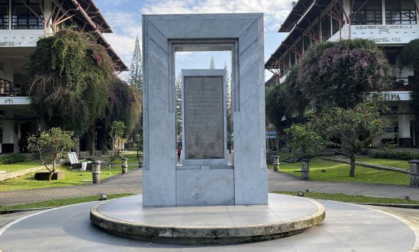Tugu Soekarno ITB